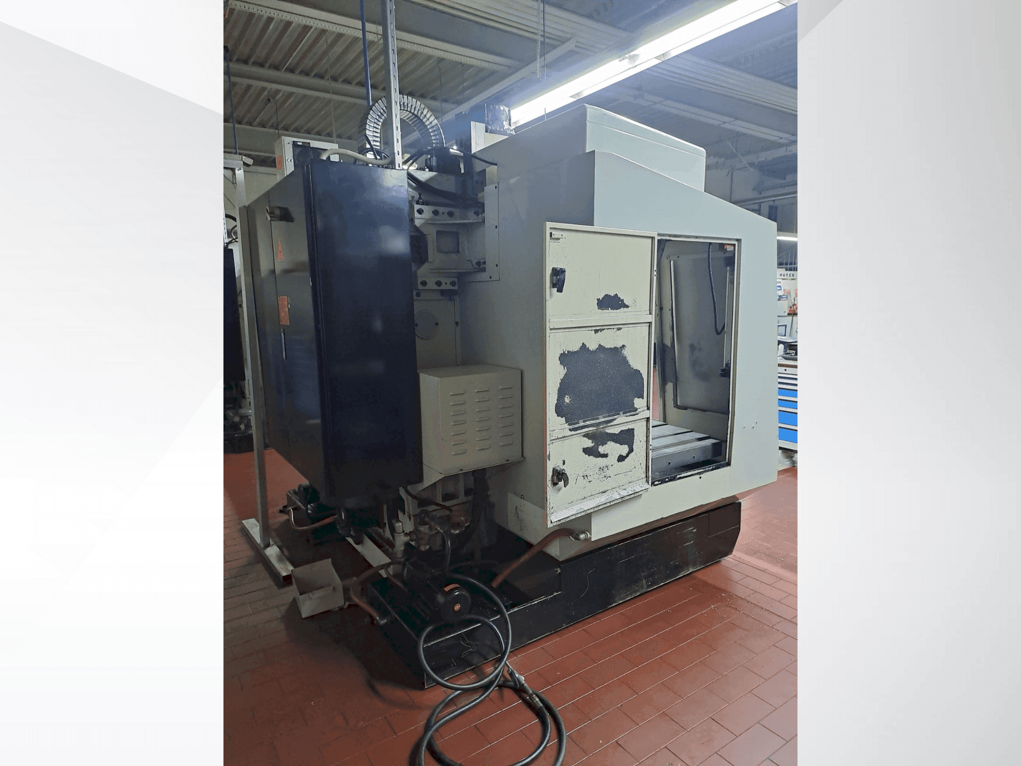 Koneen  Hurco VMX40 etunäkymä