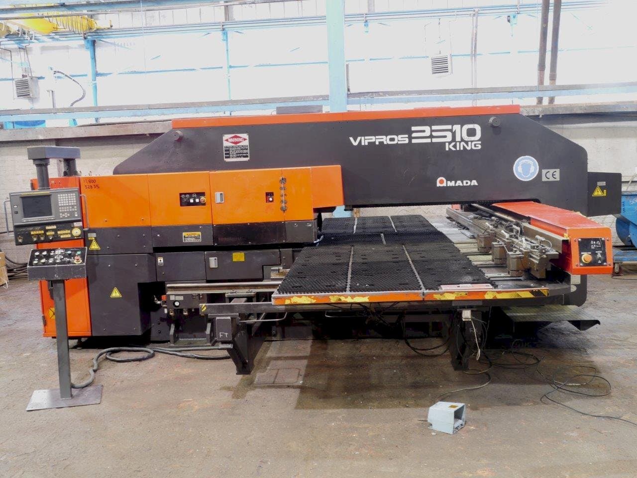 Koneen AMADA Vipros S2510 etunäkymä