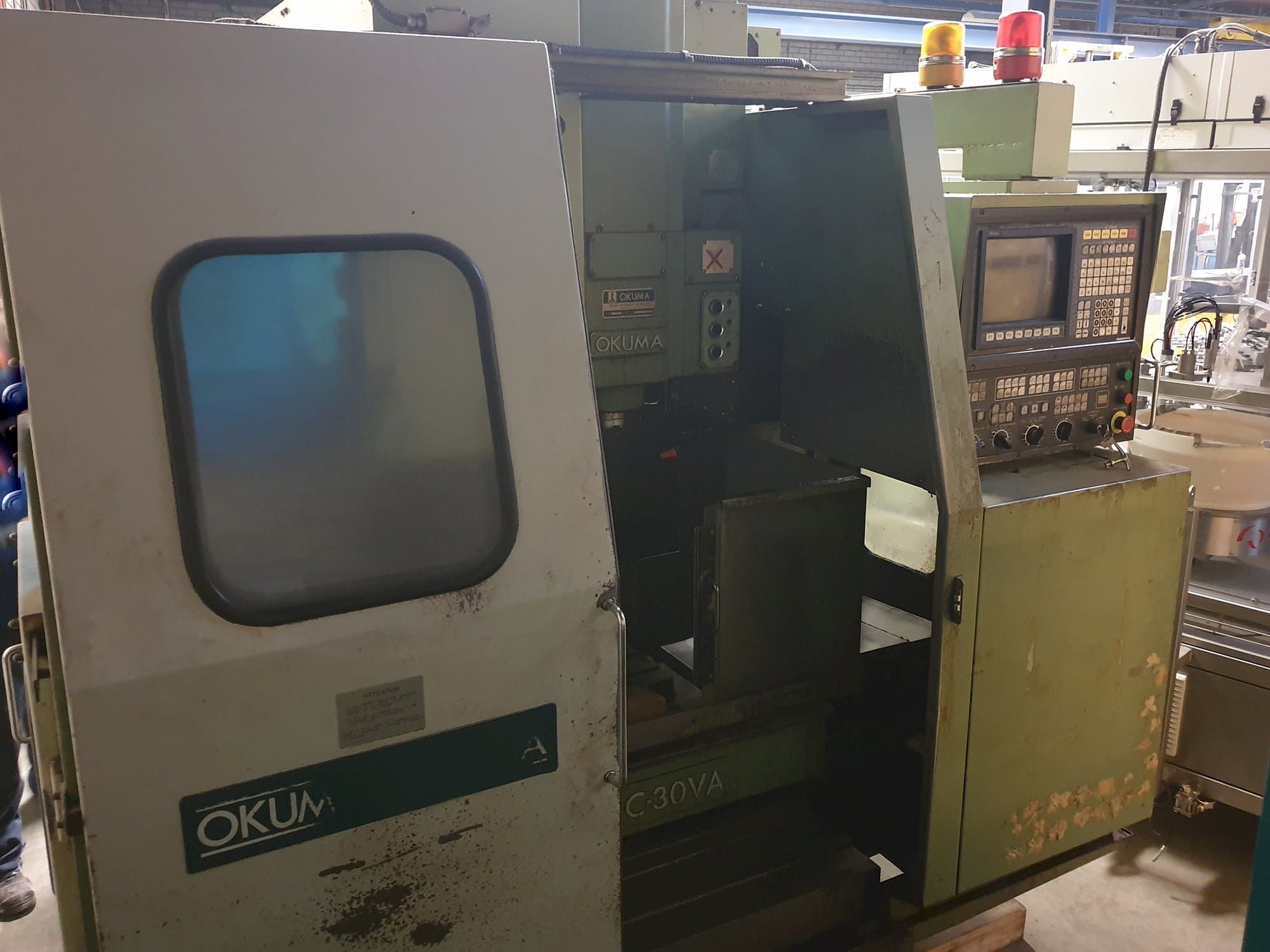 Koneen Okuma vasen näkymä MC-30VA