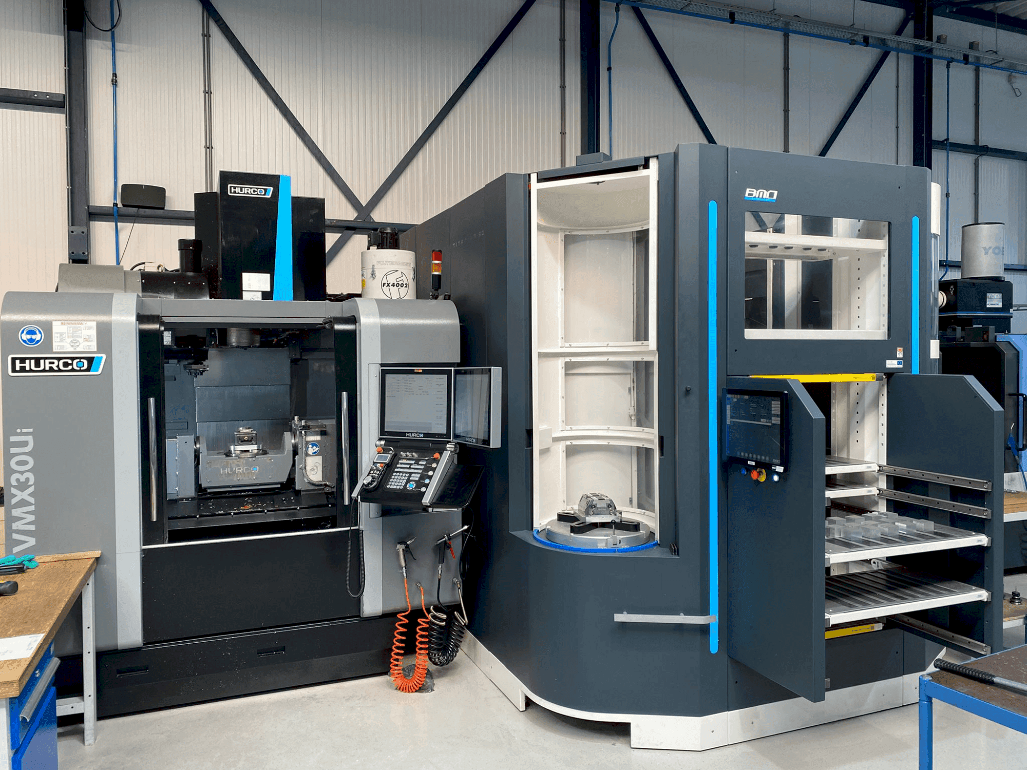 Koneen Hurco VMX30Ui + BMO Automation Titanium 50 etunäkymä