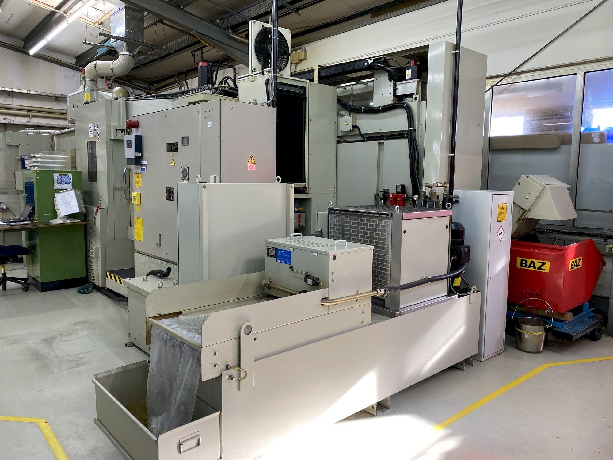 Koneen  Mitsui Seiki HU50A etunäkymä