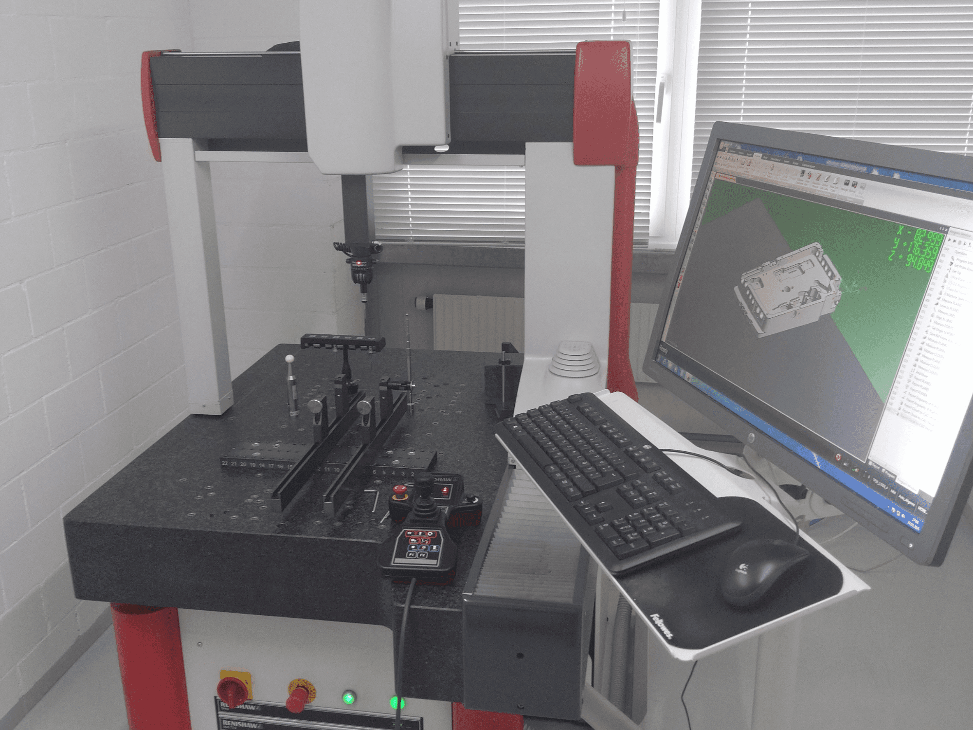 Koneen Coord3 Ares 700 etunäkymä