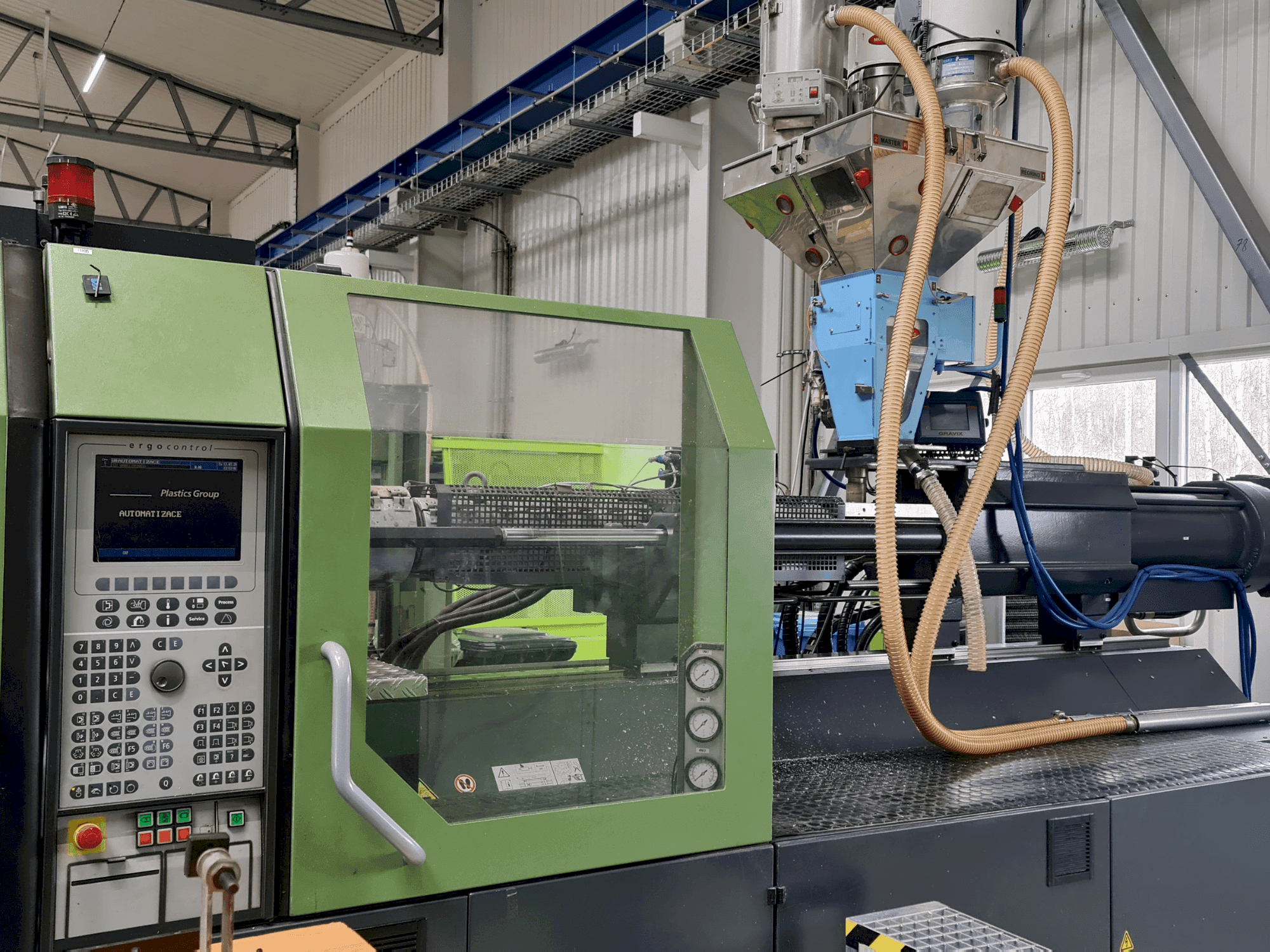 Koneen  DEMAG Concept 420/810-2300 vasemman sivun näkymä