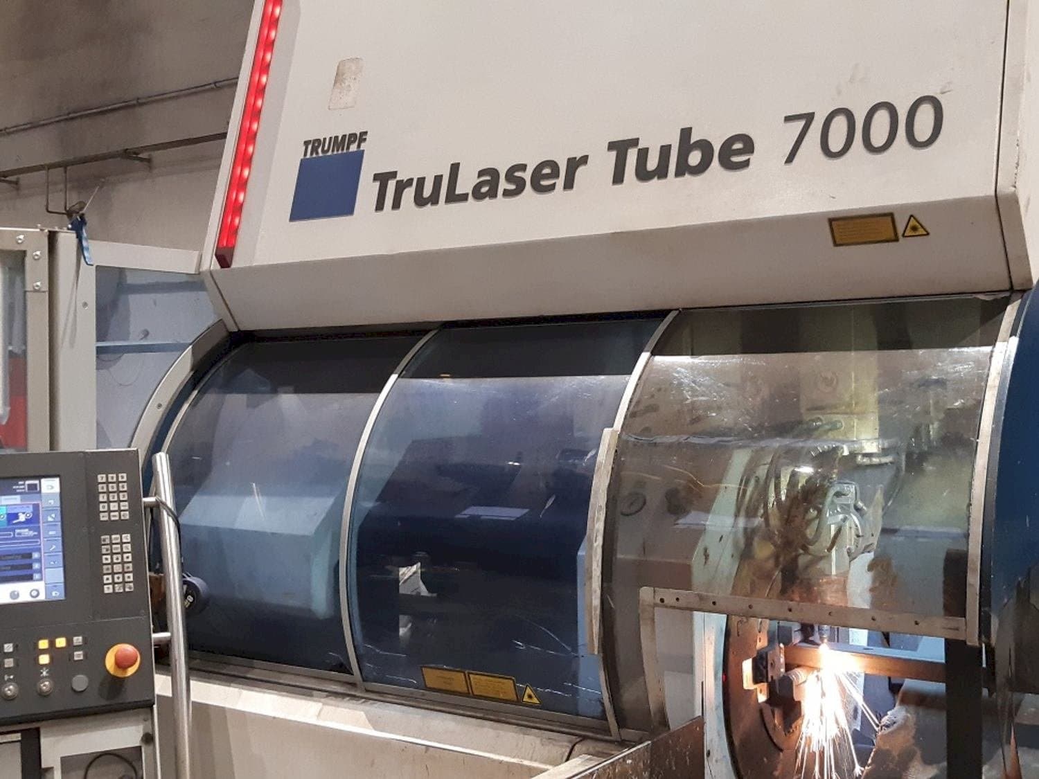 Koneen  Trumpf TruLaser Tube 7000 etunäkymä