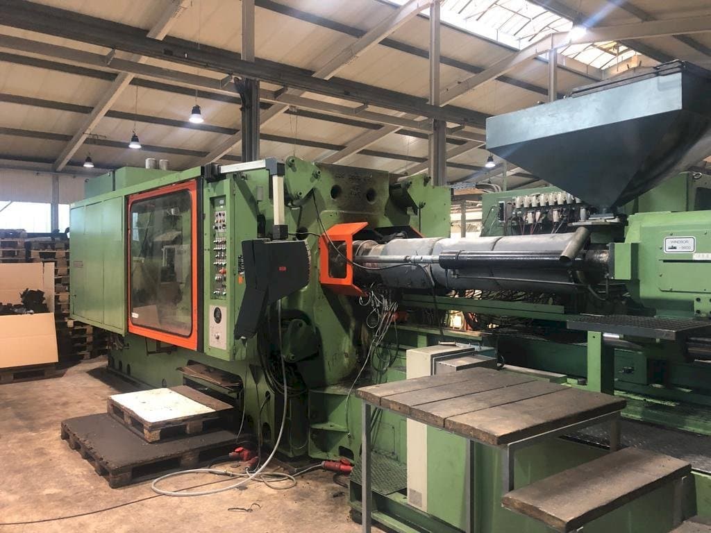 Koneen  Windsor W1000 vasemman sivun näkymä