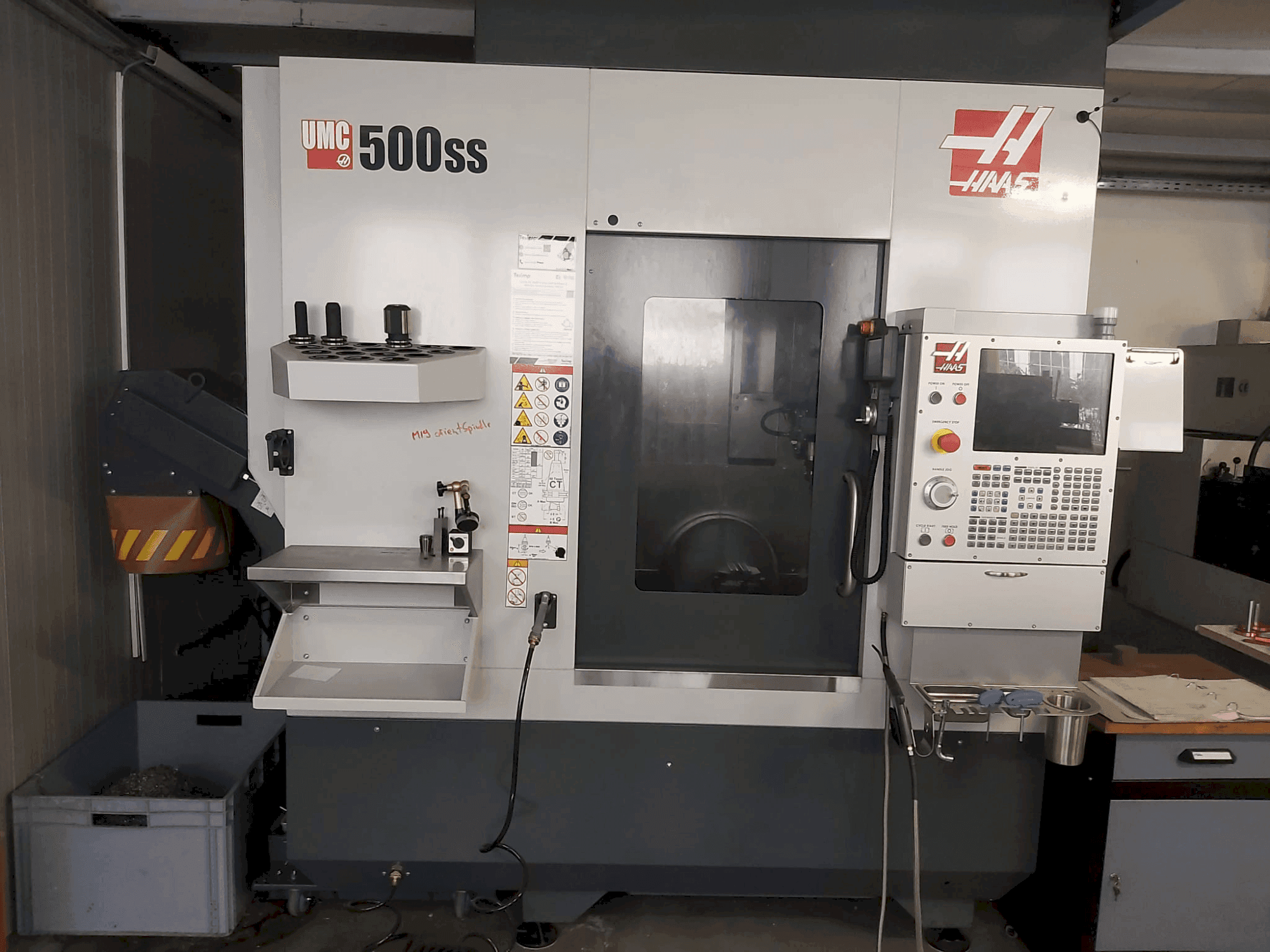 Koneen HAAS UMC-500SS etunäkymä