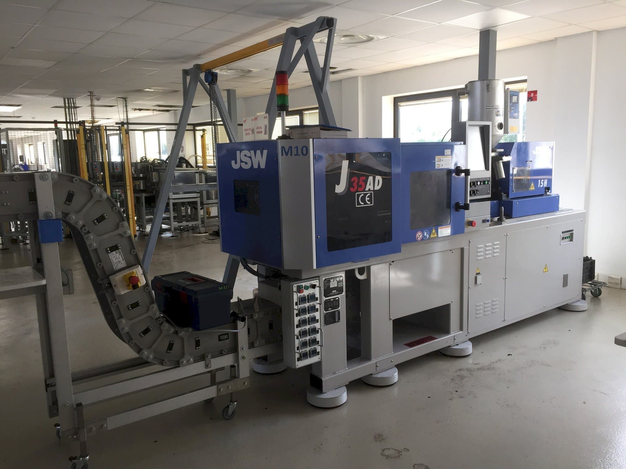 Koneen JSW J 35 AD 15 H etunäkymä