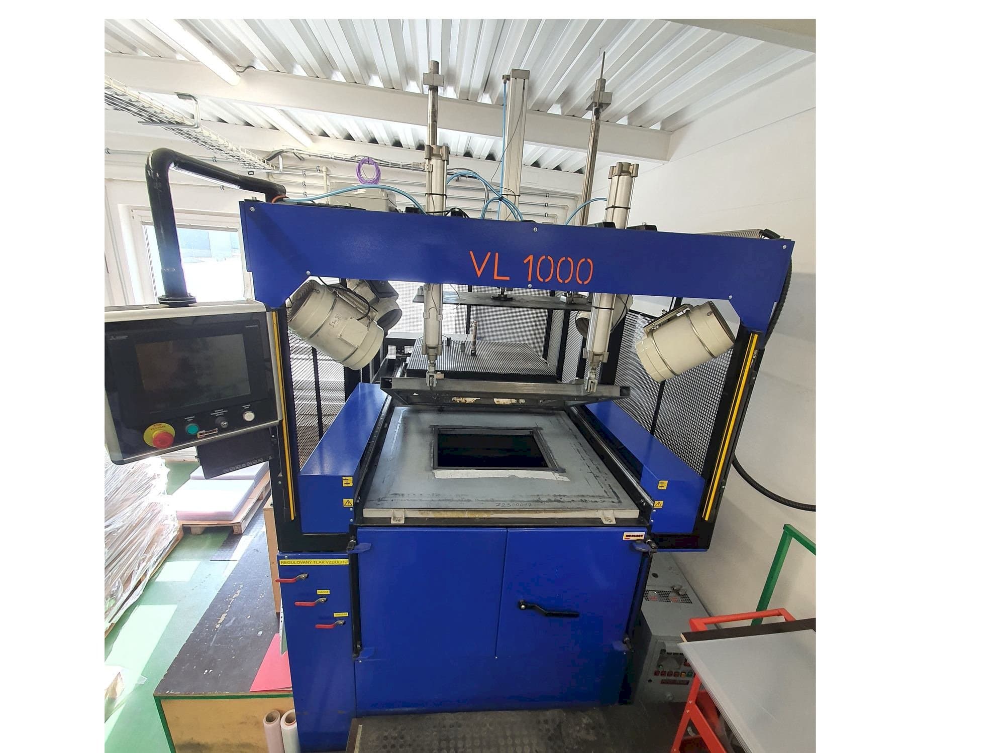 Koneen Koplast VL 1000 etunäkymä