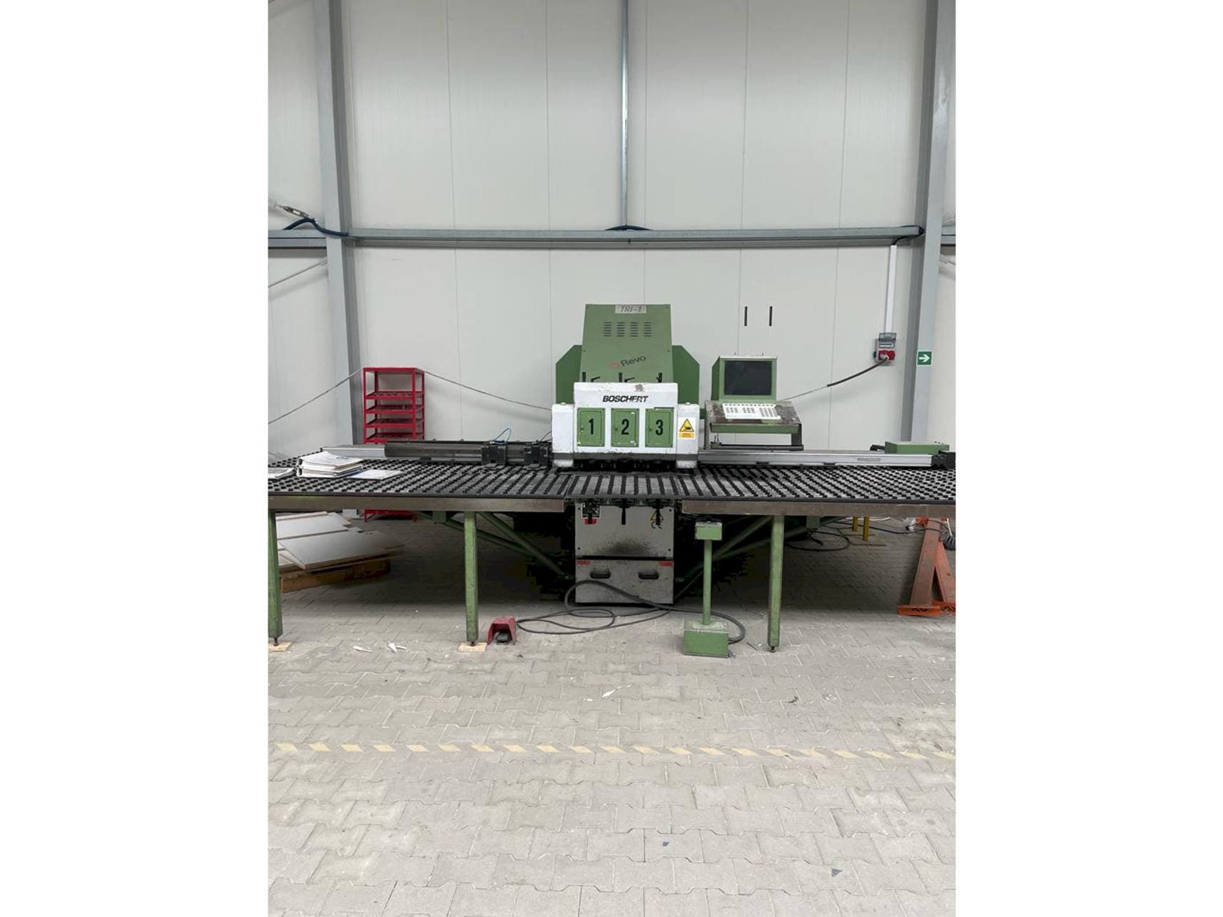 Koneen  BOSCHERT TRI 1250 CNC Z etunäkymä