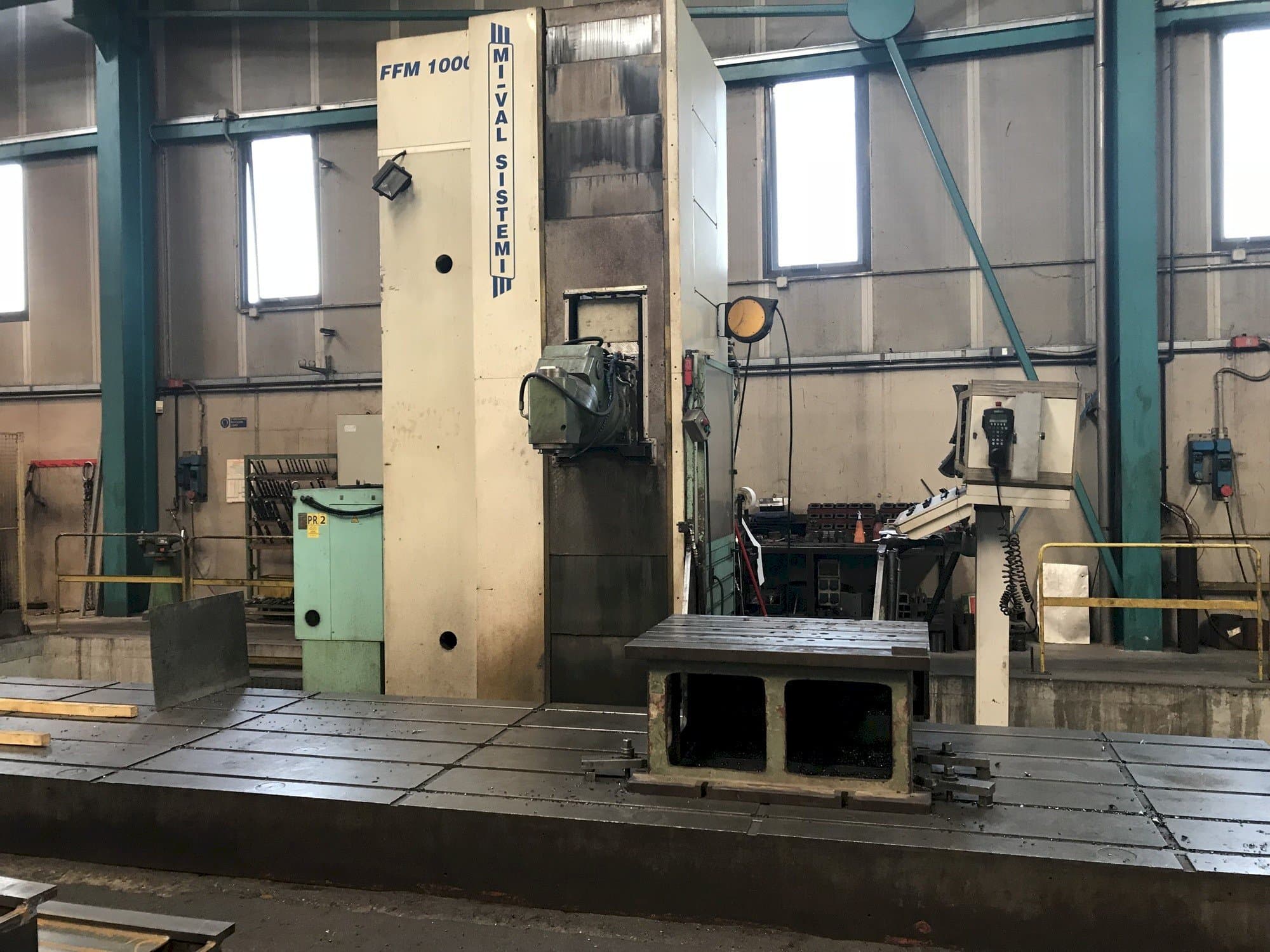 Koneen MIVAL FFM 1000 etunäkymä