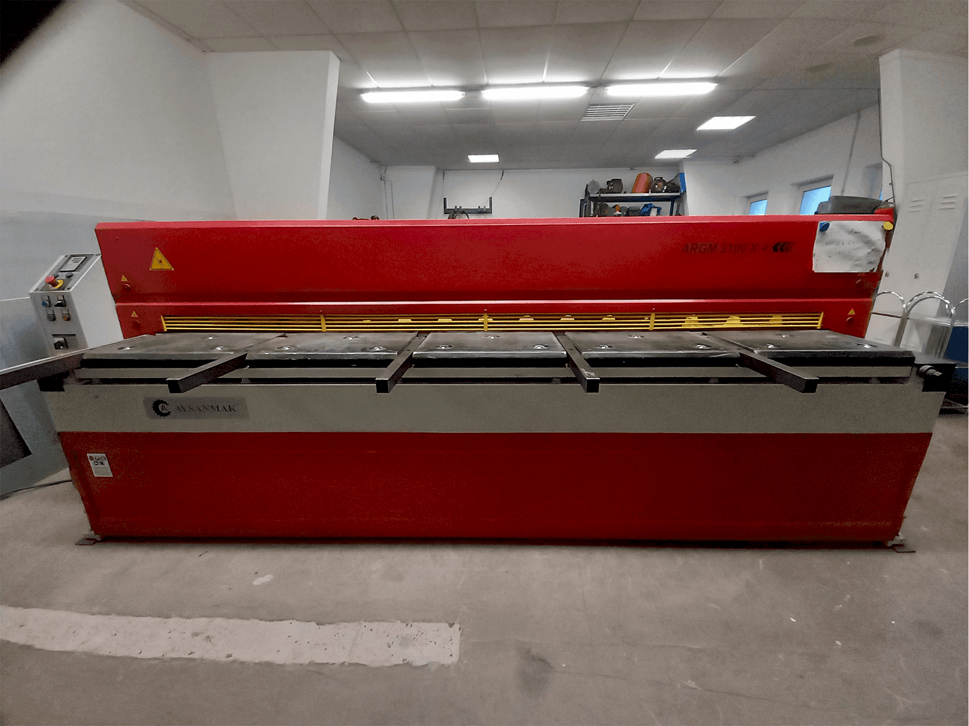 Koneen AYSANMAK ARGM 3100 x 4 etunäkymä