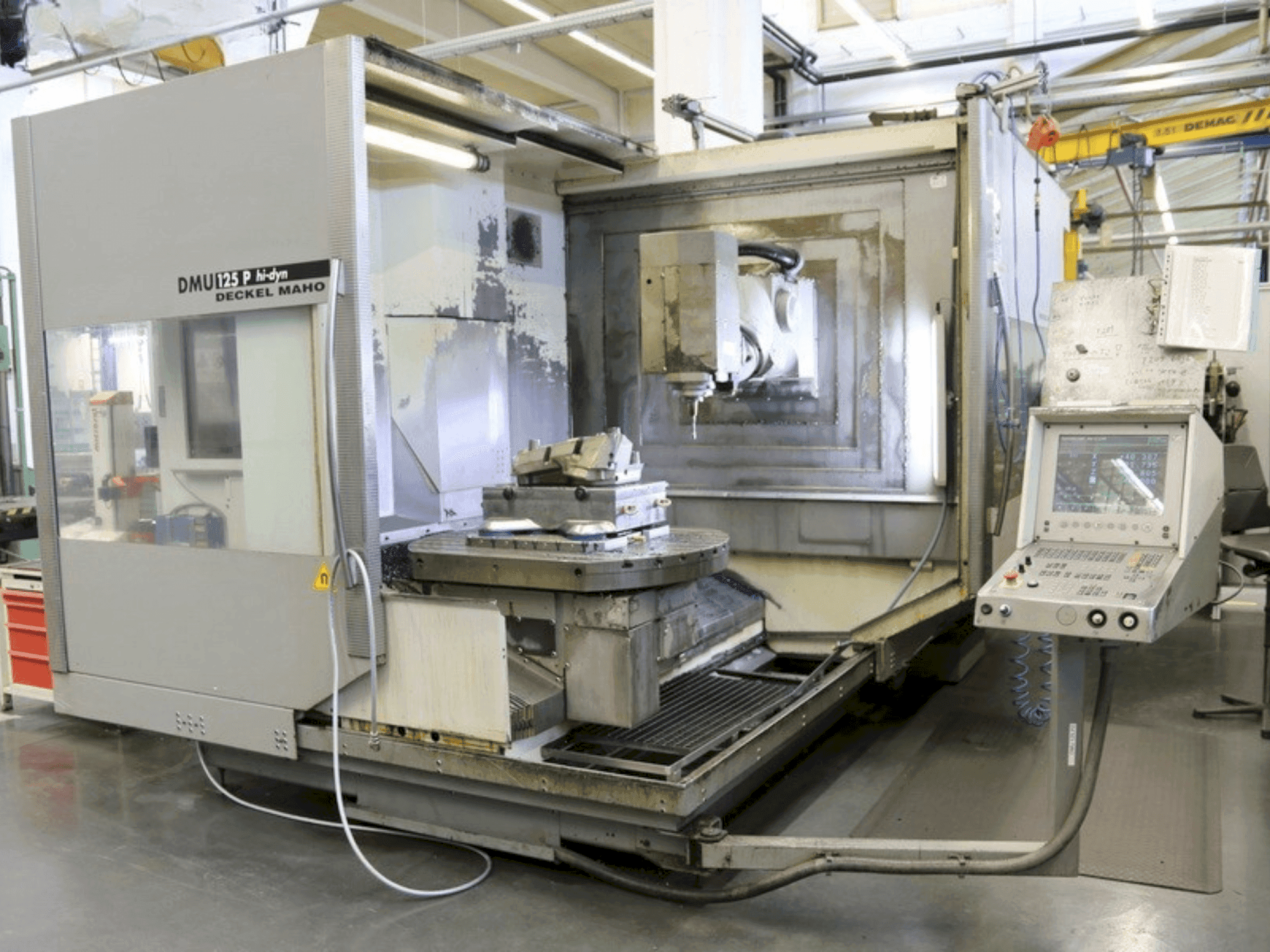 Koneen DECKEL MAHO DMU 125 P hi-dyn etunäkymä