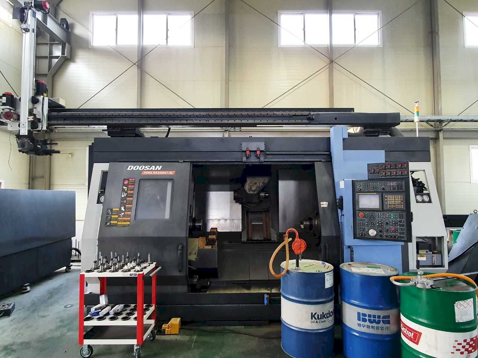 Koneen Doosan Puma MX2500ST-GL etunäkymä