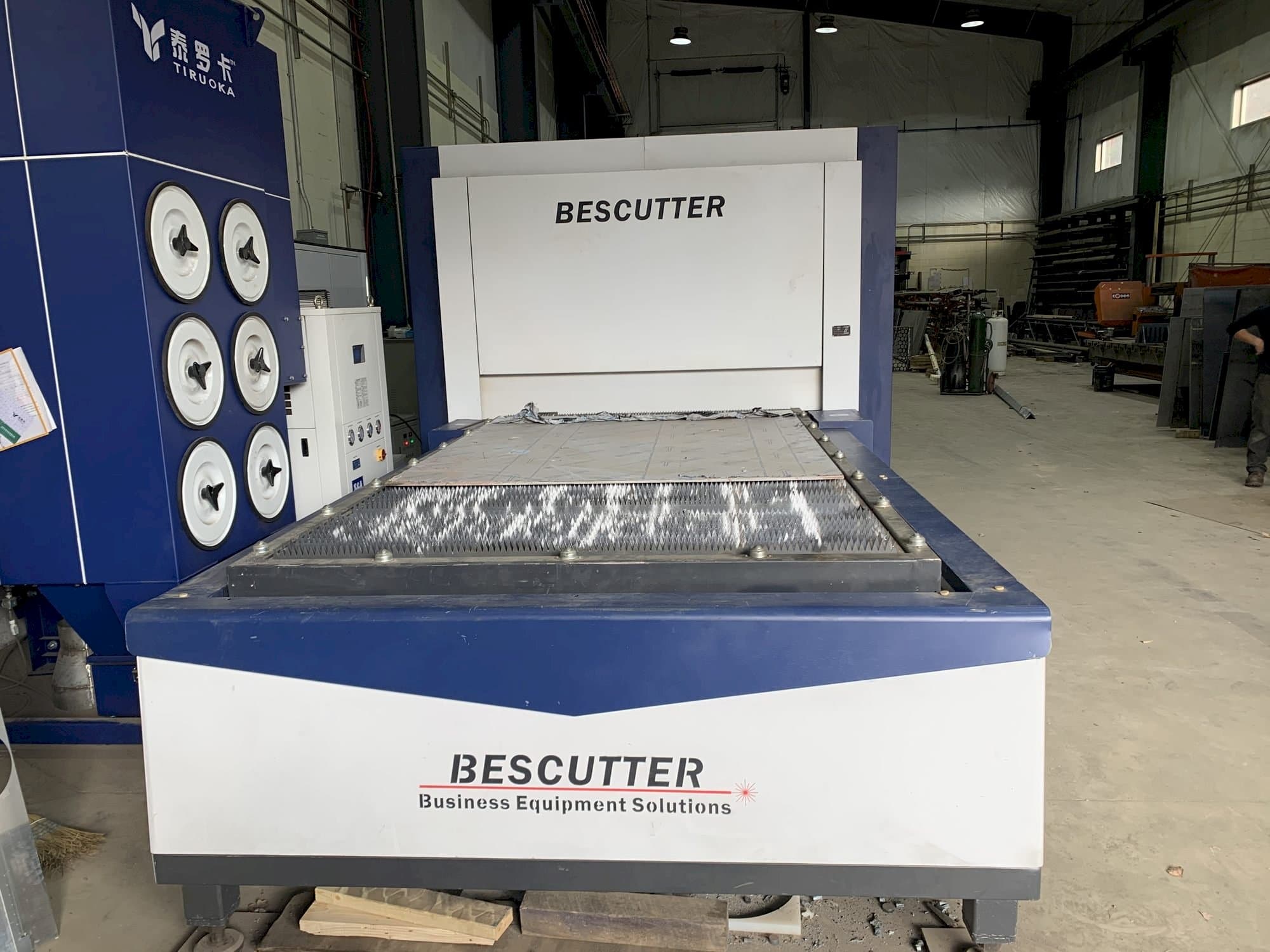 Koneen BESCUTTER Tital-8000W IPG etunäkymä