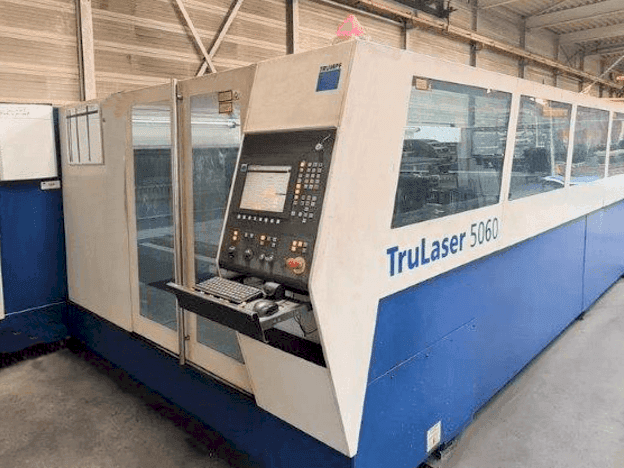 Koneen TRUMPF TruLaser 5060 etunäkymä