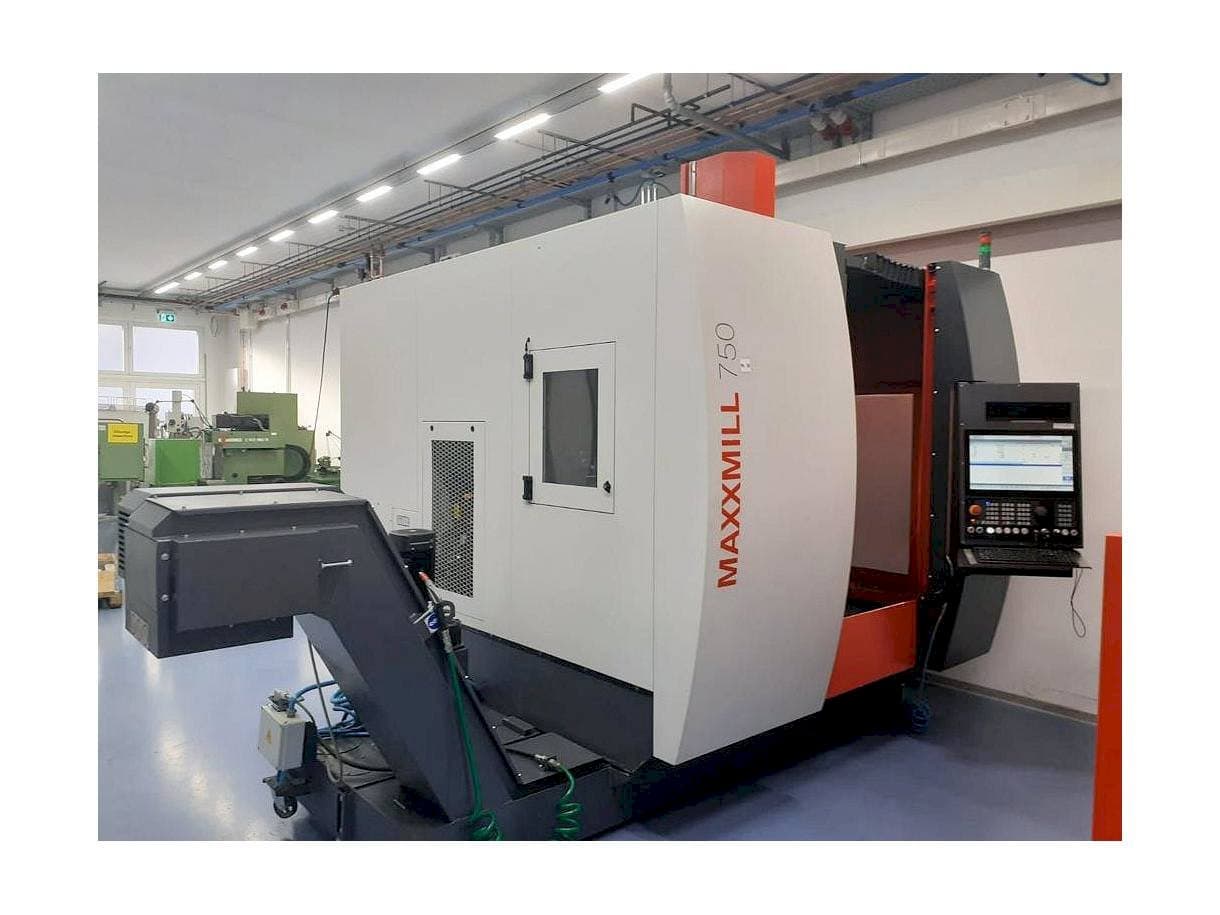 Koneen EMCO Maxxmill 750 etunäkymä