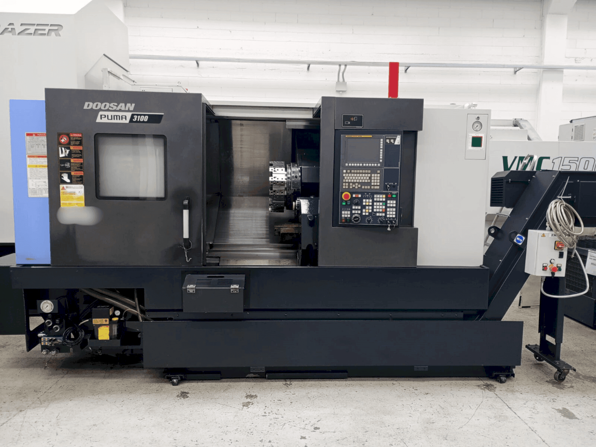 Koneen  DOOSAN PUMA 3100 etunäkymä