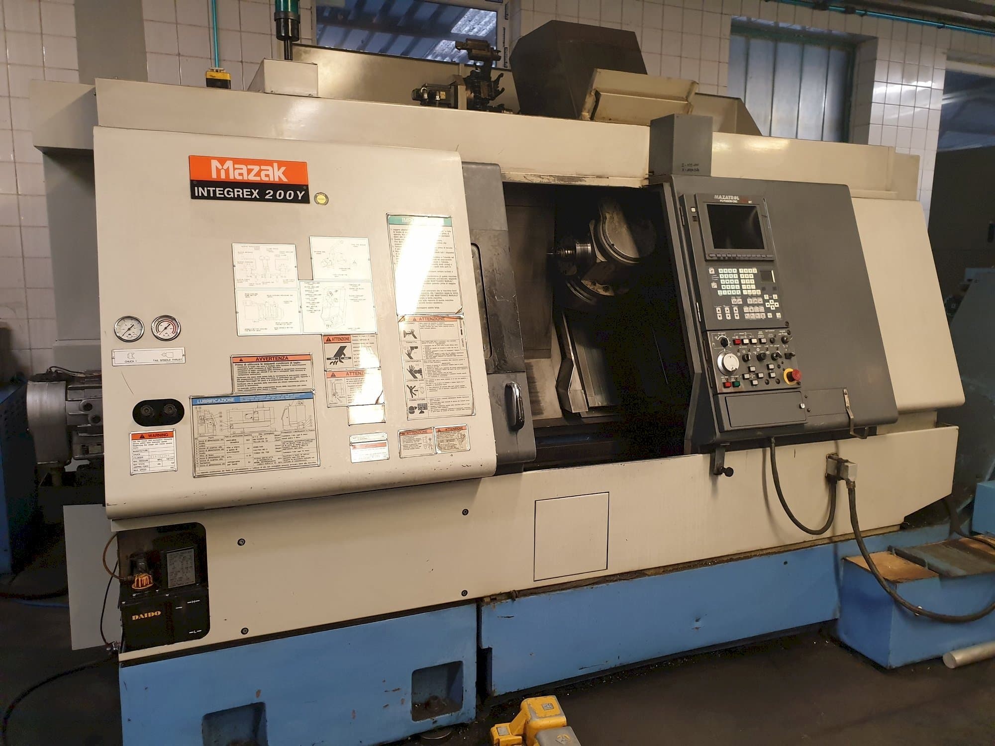 Koneen Mazak Integrex 200 Y etunäkymä