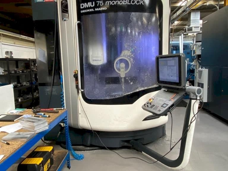Koneen DMG MORI DMU75 monoBLOCK etunäkymä