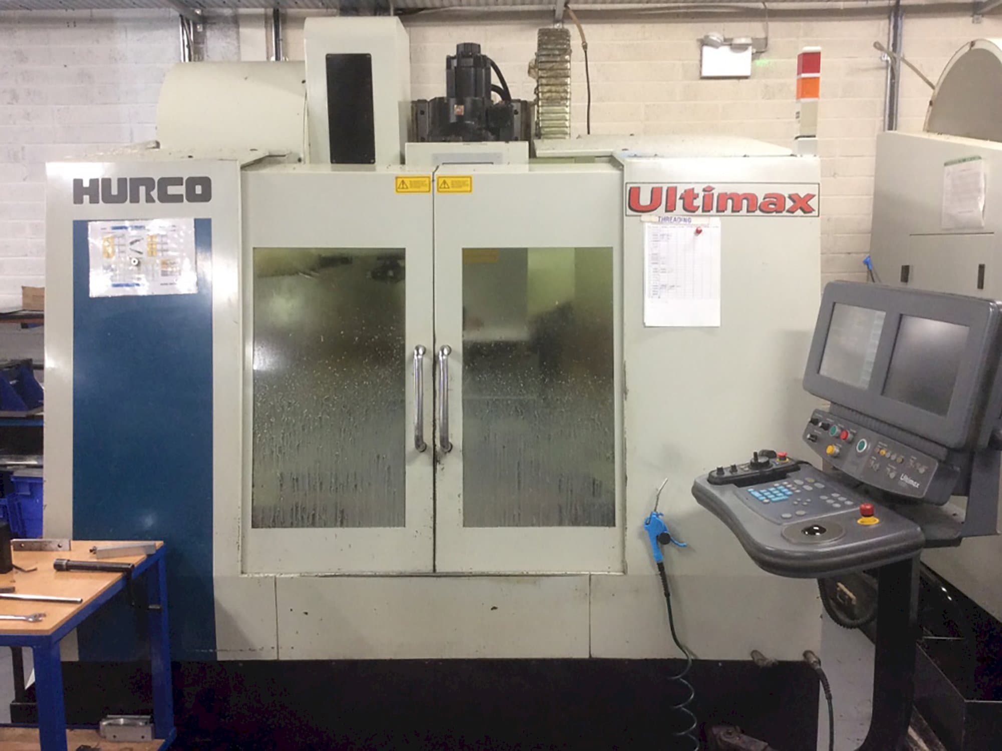 Koneen Hurco etunäkymä Ultimax VMX30