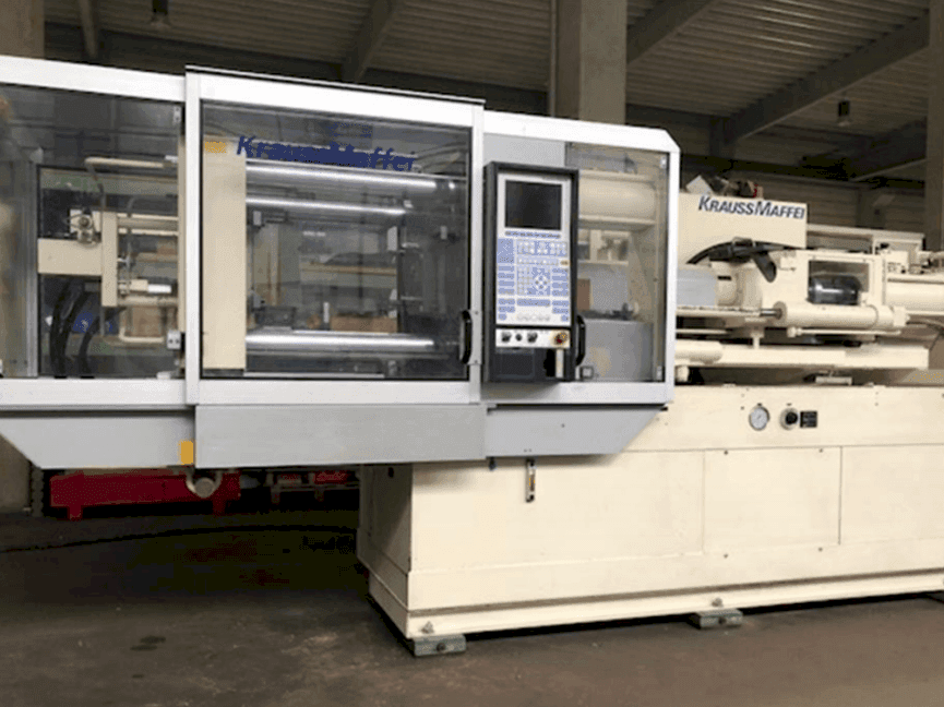 Koneen Krauss Maffei 150-700 C2 etunäkymä