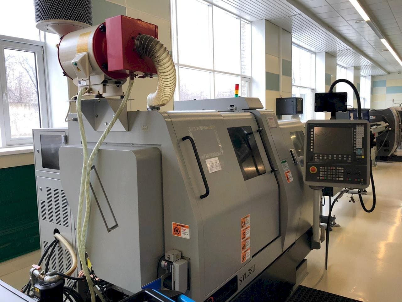 Koneen Hanwha STL 38H etunäkymä