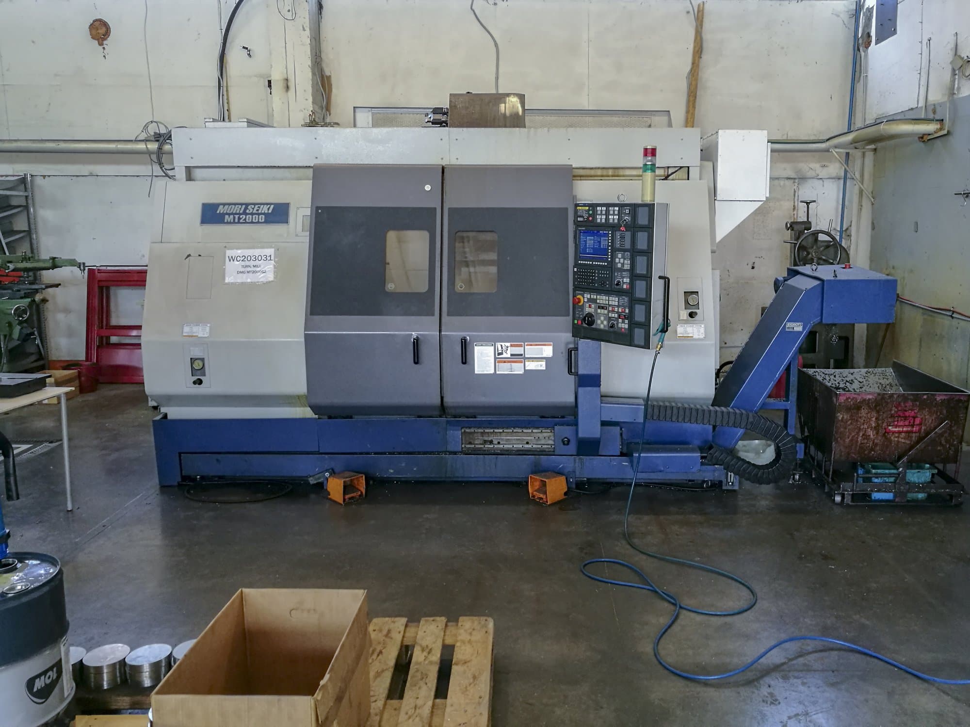Koneen MORI SEIKI etunäkymä MT-2000 SZ
