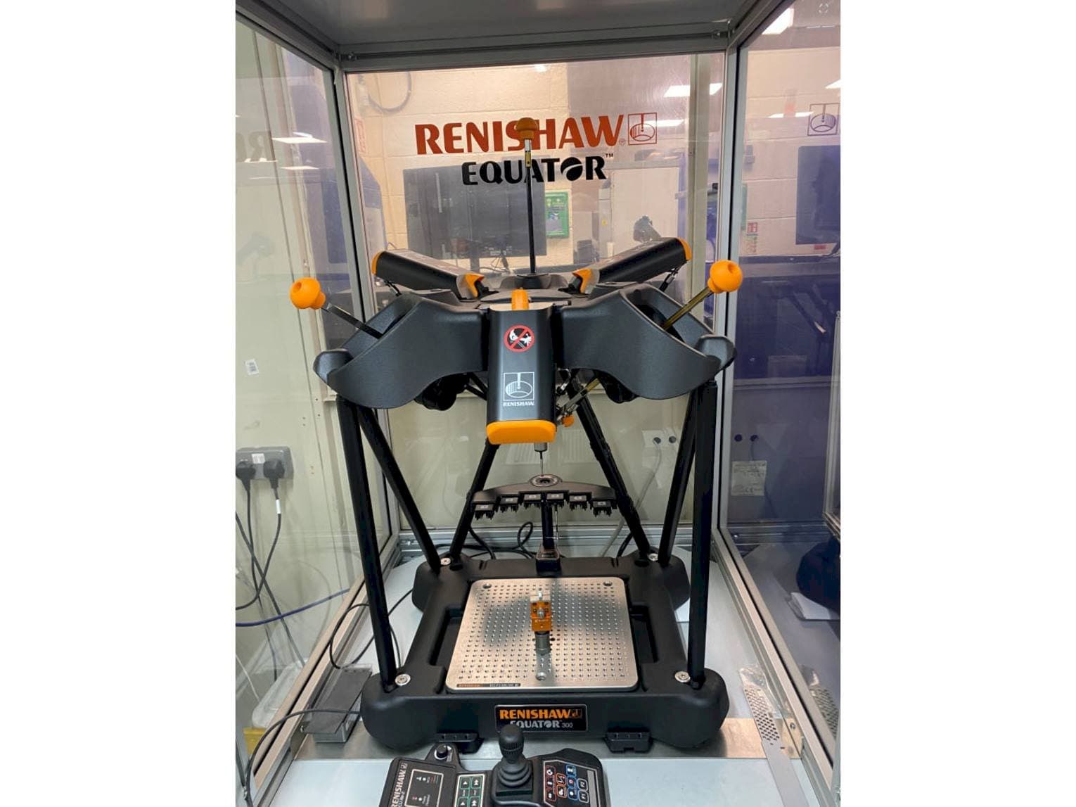 Koneen RENISHAW Equator 300 etunäkymä