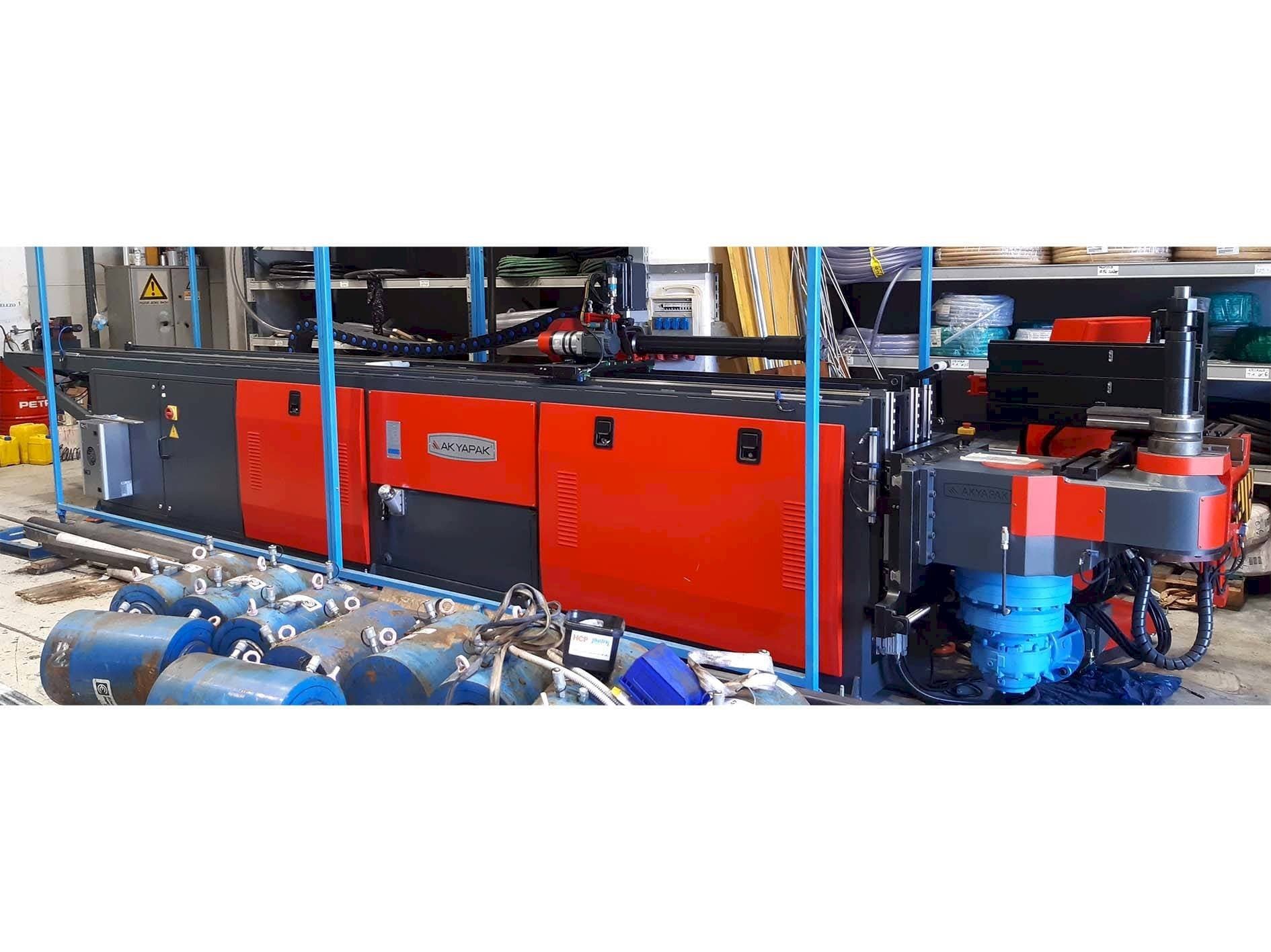 Koneen Akyapak ABM 76 CNC3 etunäkymä