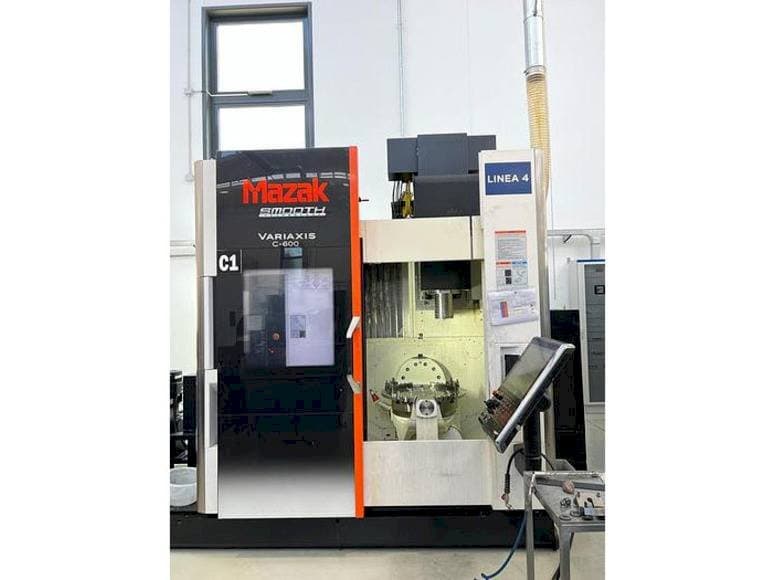 Koneen Mazak VARIAXIS C 600 etunäkymä
