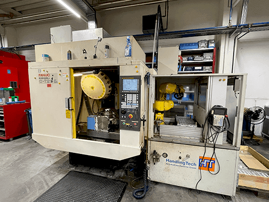 Koneen FANUC Robodrill Alpha-T21iEL etunäkymä