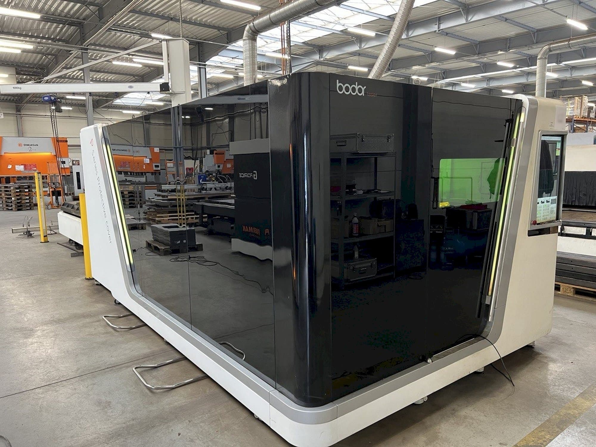 Koneen Bodor P3015 etunäkymä