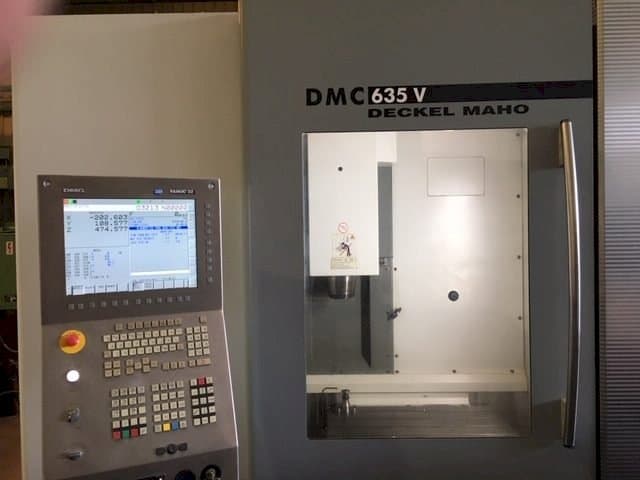 Koneen DECKEL MAHO DMC 635 V etunäkymä