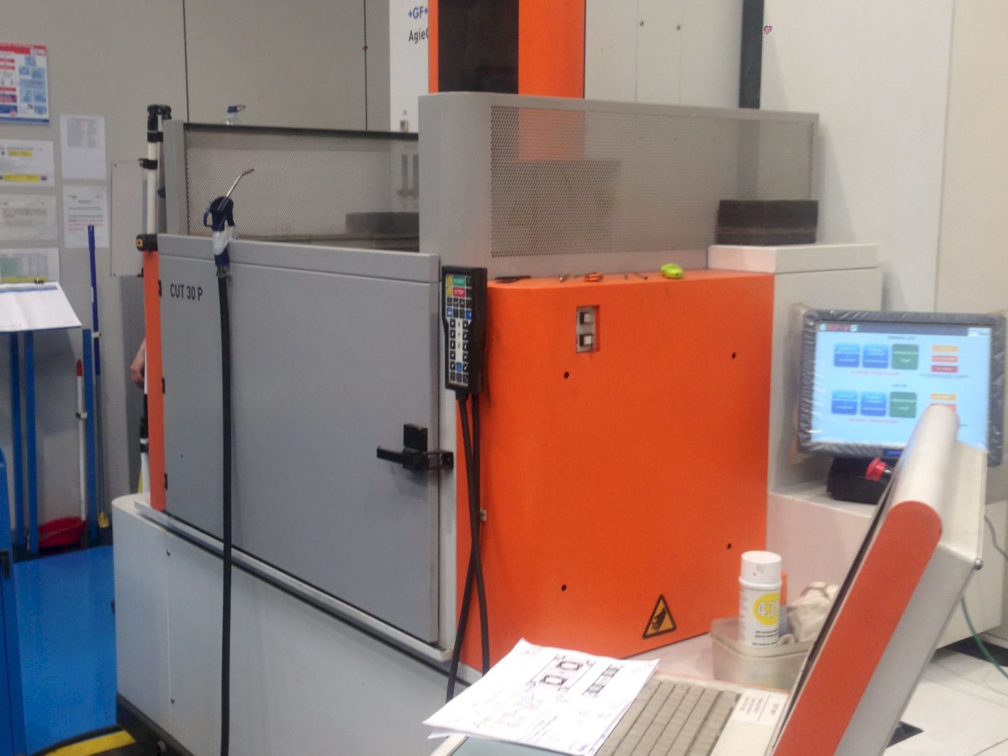 Koneen CHARMILLES CUT 30P etunäkymä