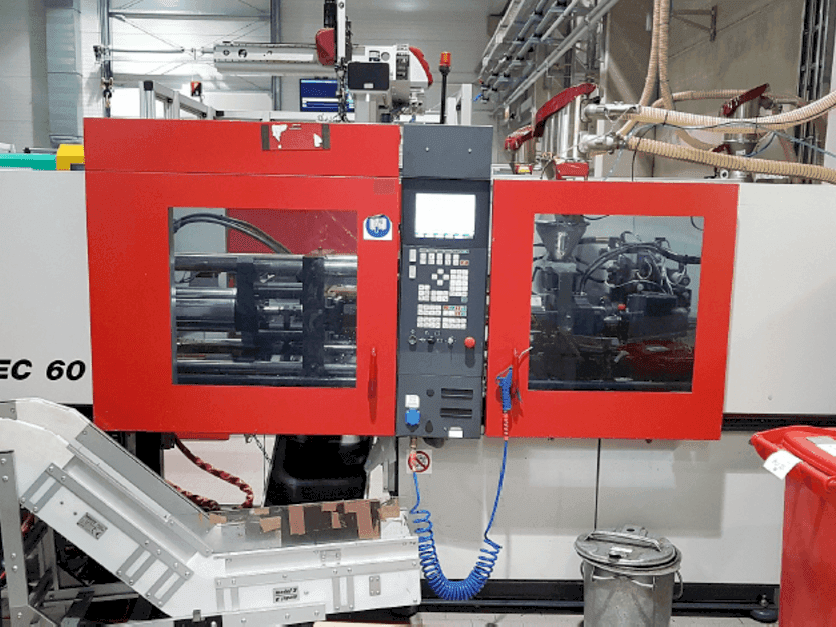 Koneen  FERROMATIK MILACRON 600-355 K-TEC etunäkymä