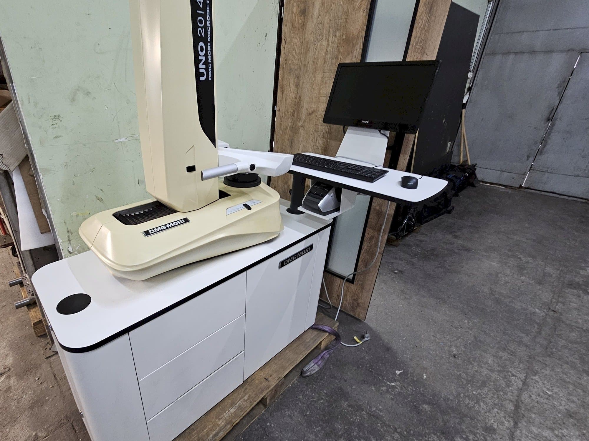 Koneen  DMG MORI UNO 20/40 etunäkymä