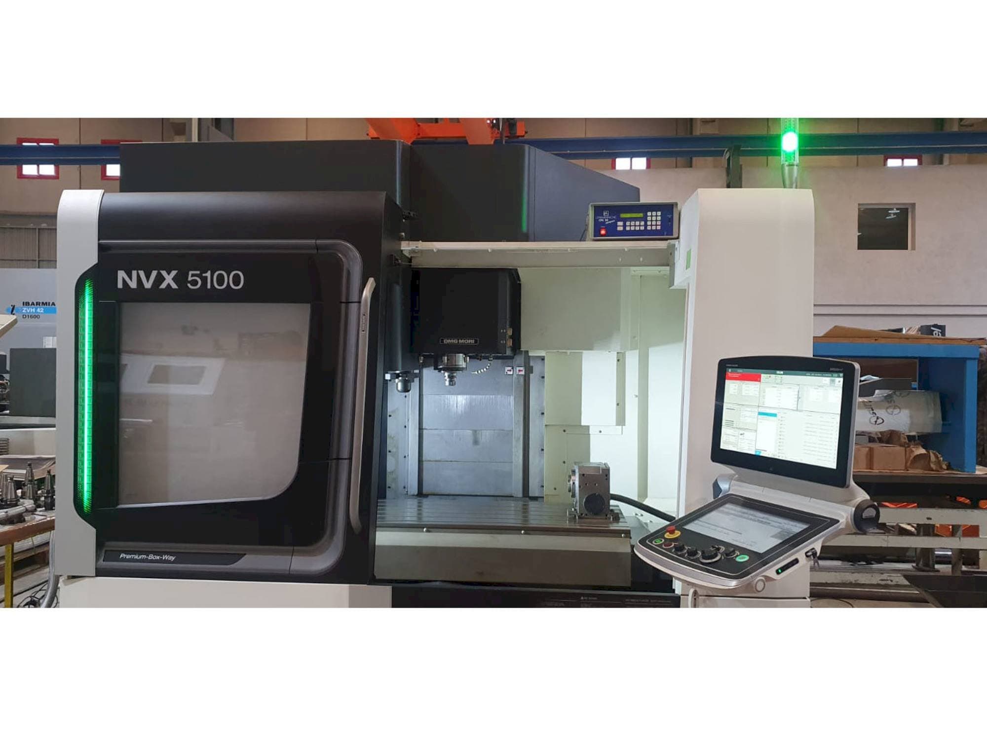 Koneen DMG MORI NVX 5100/40 etunäkymä