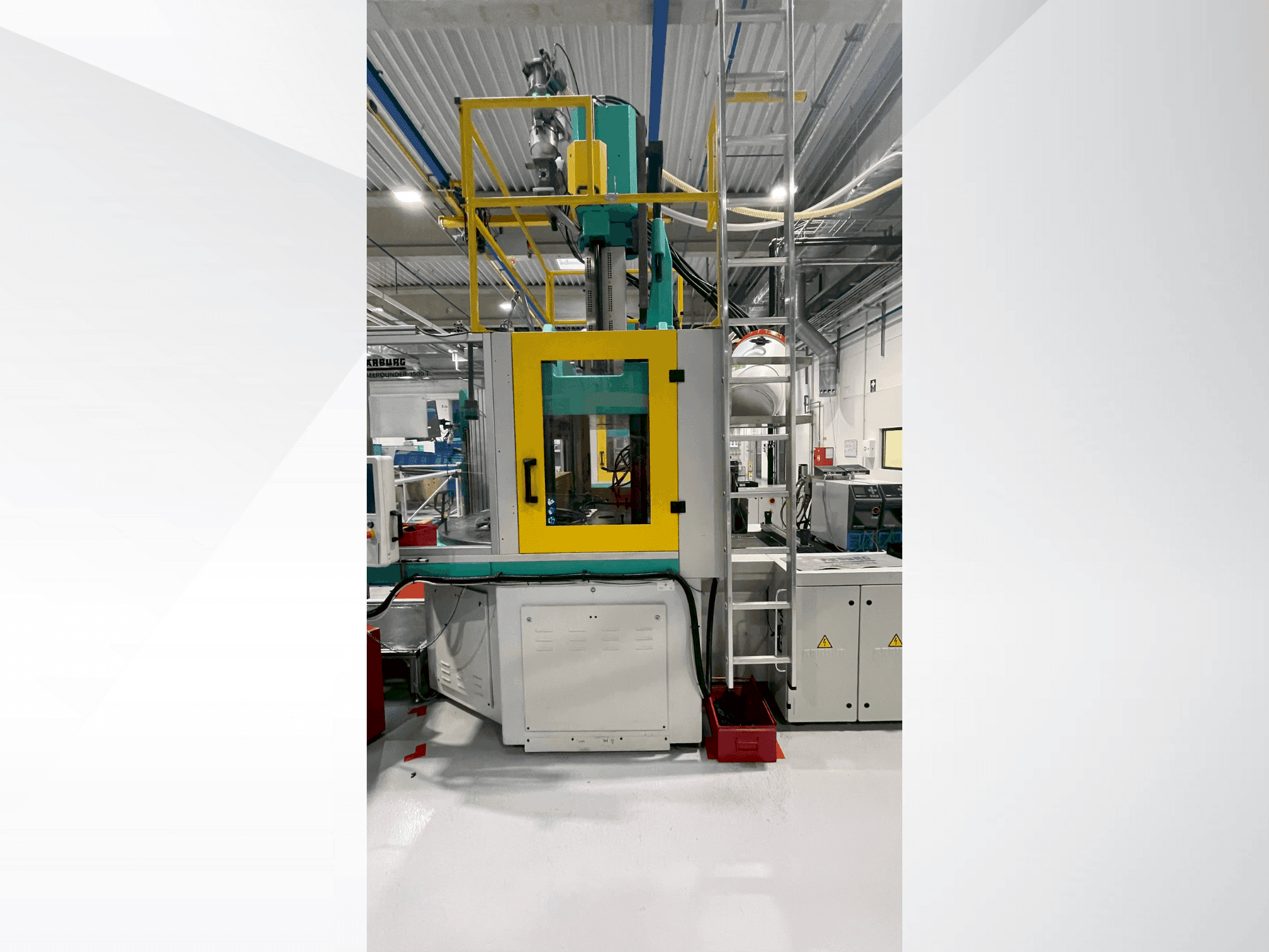 Koneen  Arburg Allrounder 1500 T 2000-400 etunäkymä