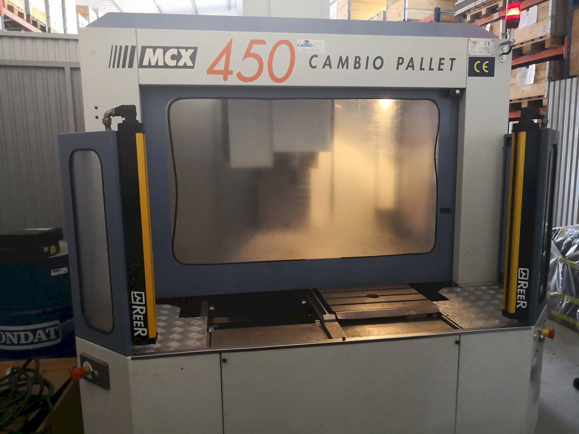 Koneen FAMUP MCX 450 etunäkymä