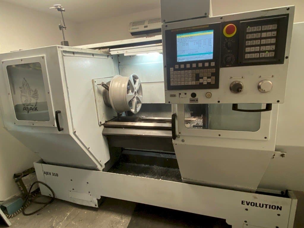 Koneen AJAX EVOLUTION AJEV 310 etunäkymä