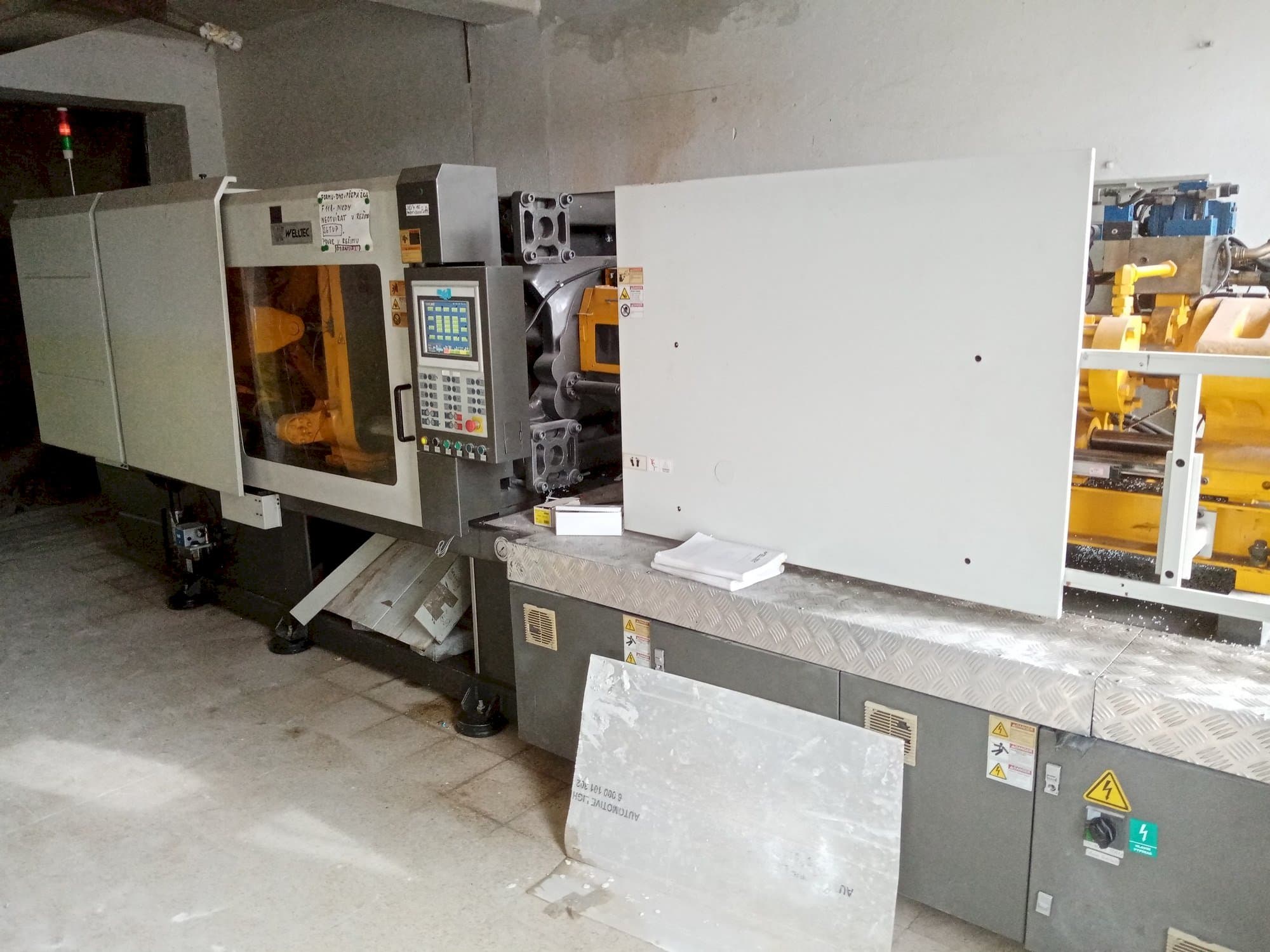 Koneen Welltec 320F2 etunäkymä