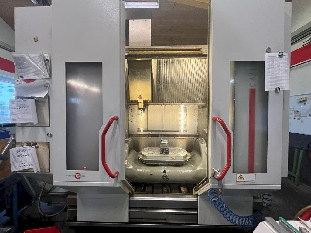 Koneen  HERMLE C42 U etunäkymä