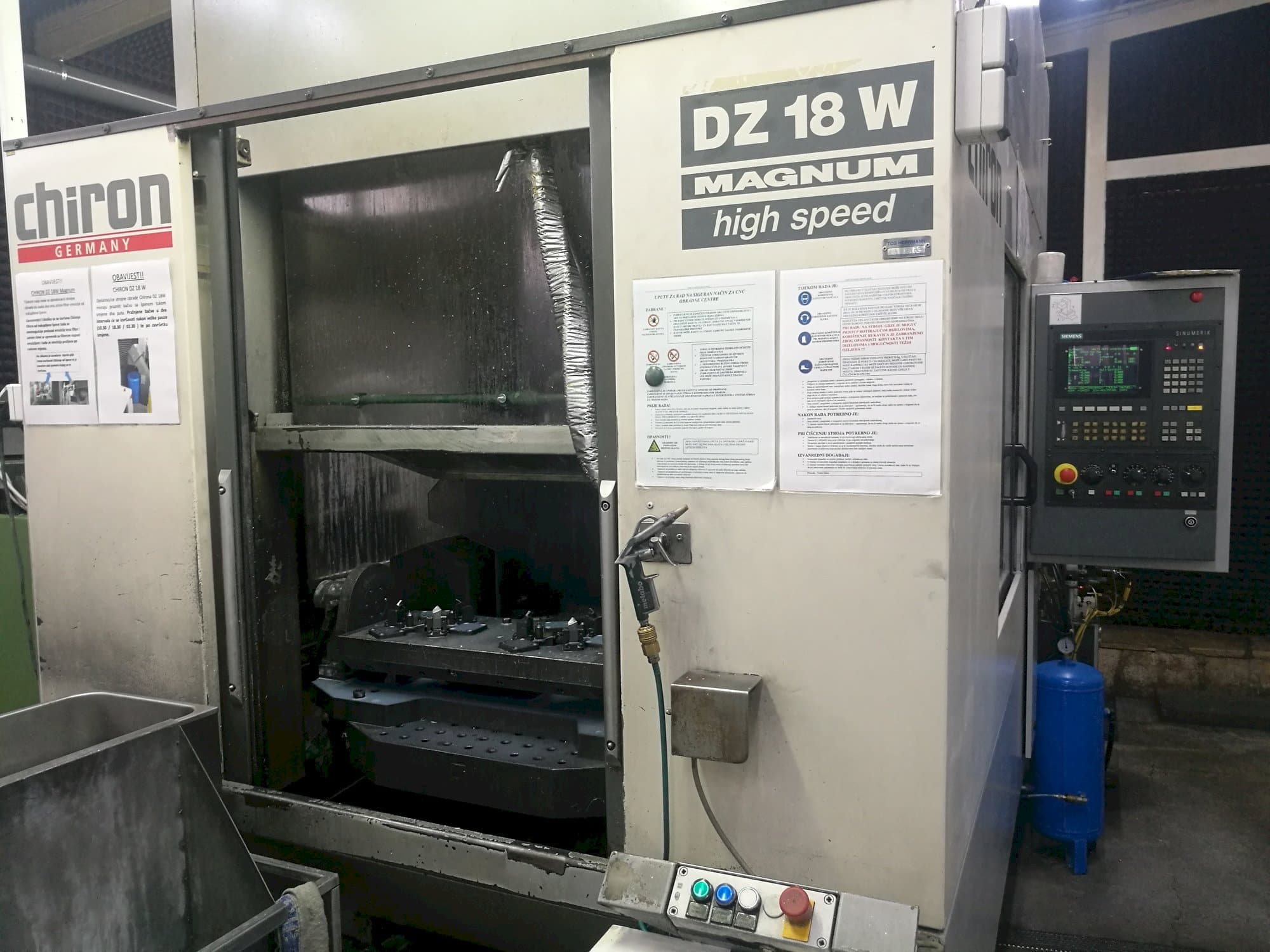 Koneen  CHIRON DZ 18 W etunäkymä