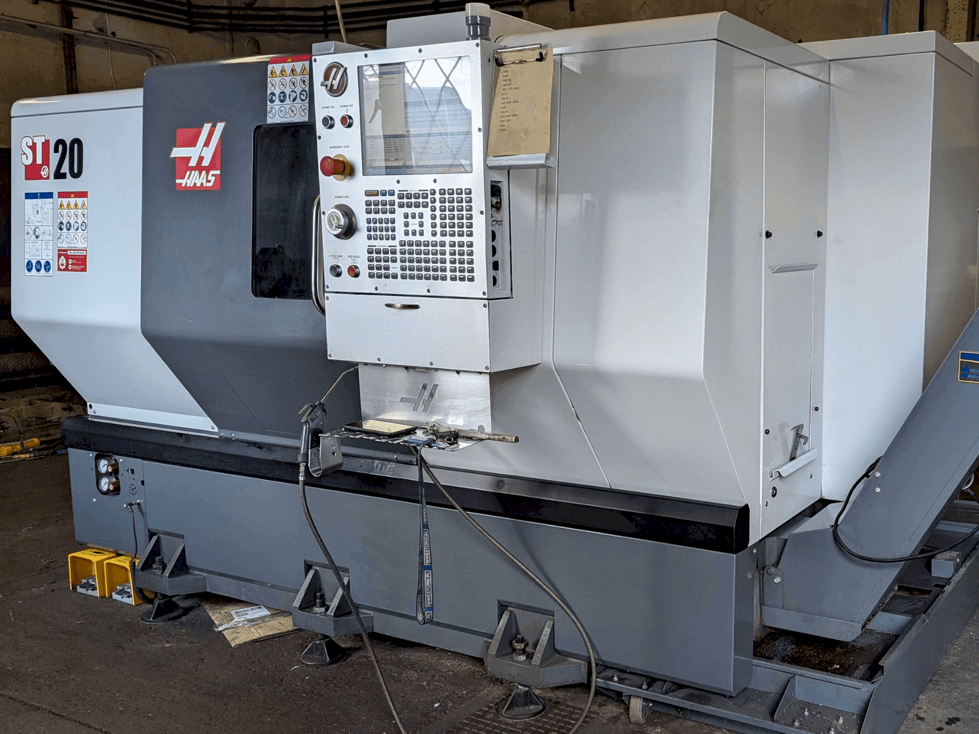 Koneen HAAS ST-20 etunäkymä