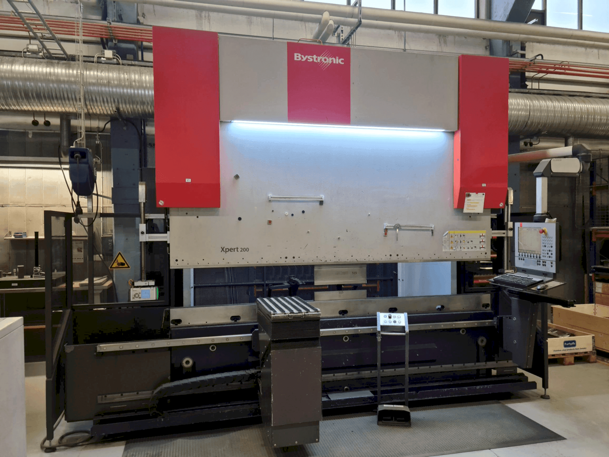 Koneen Bystronic Xpert 200 x 3100 etunäkymä