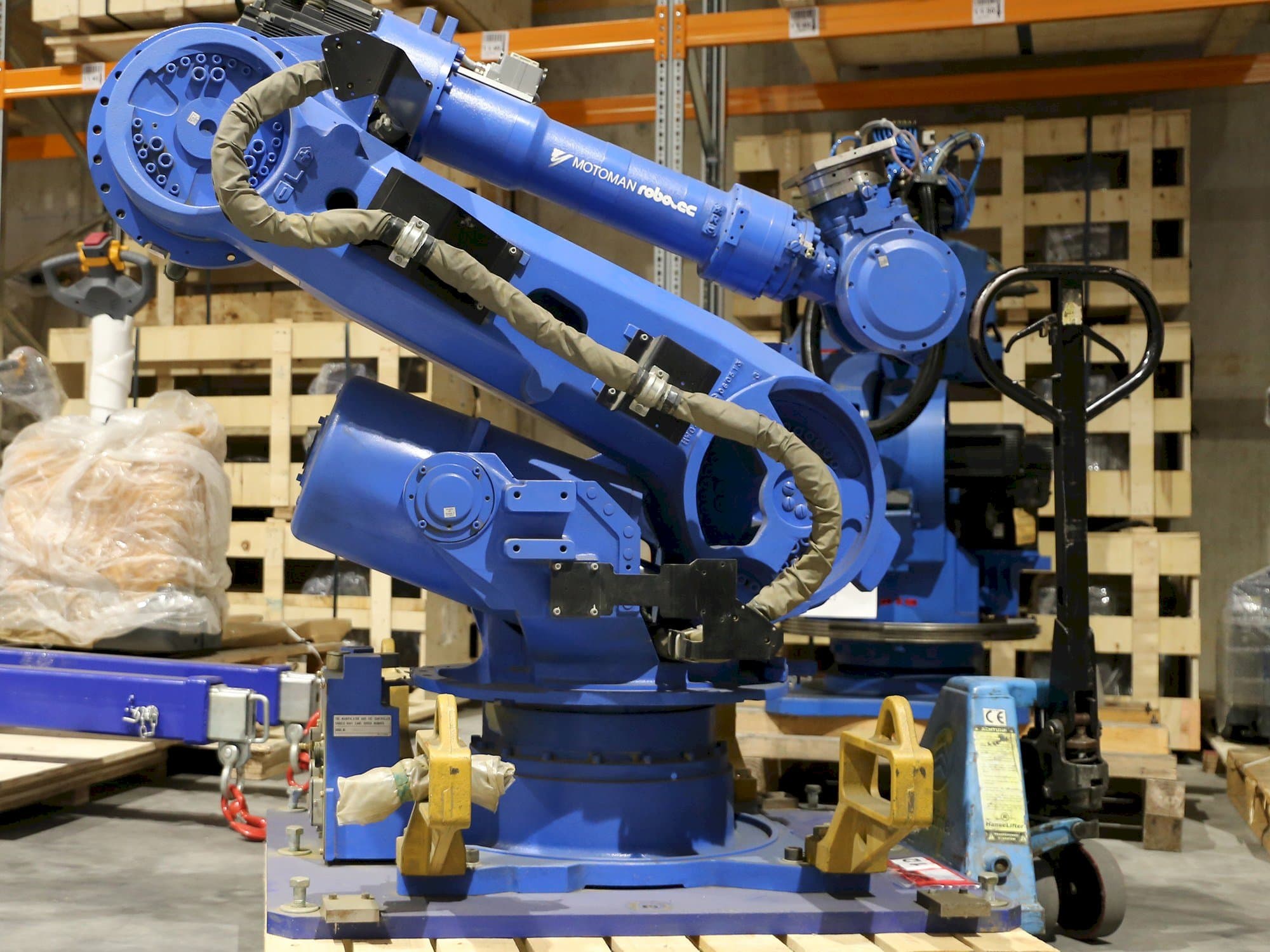 Koneen  Yaskawa Motoman ES165 vasemman sivun näkymä