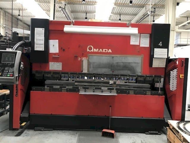 Koneen AMADA HFE 100-3 etunäkymä