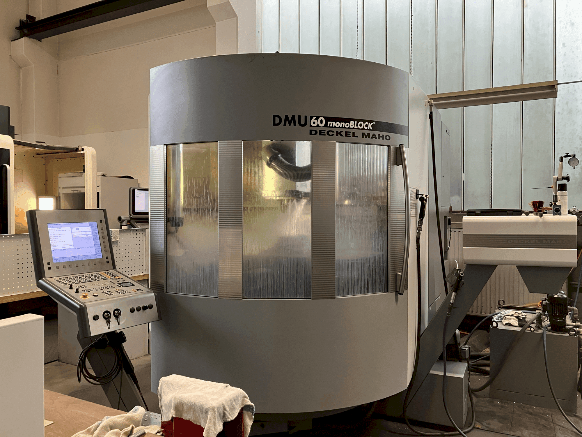 Koneen  DMG DMU 60 monoBlock etunäkymä