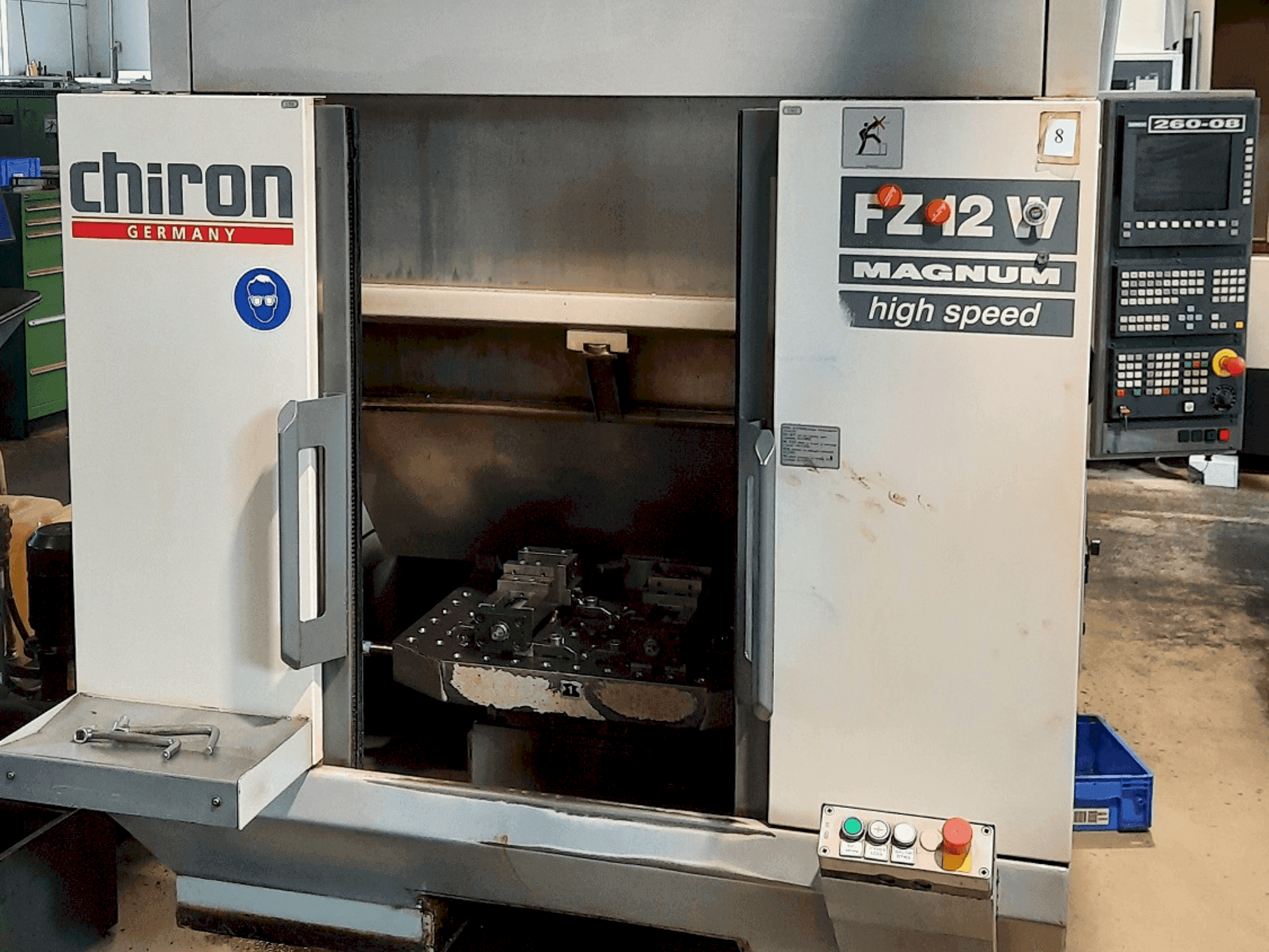 Koneen  CHIRON FZ 12 W etunäkymä