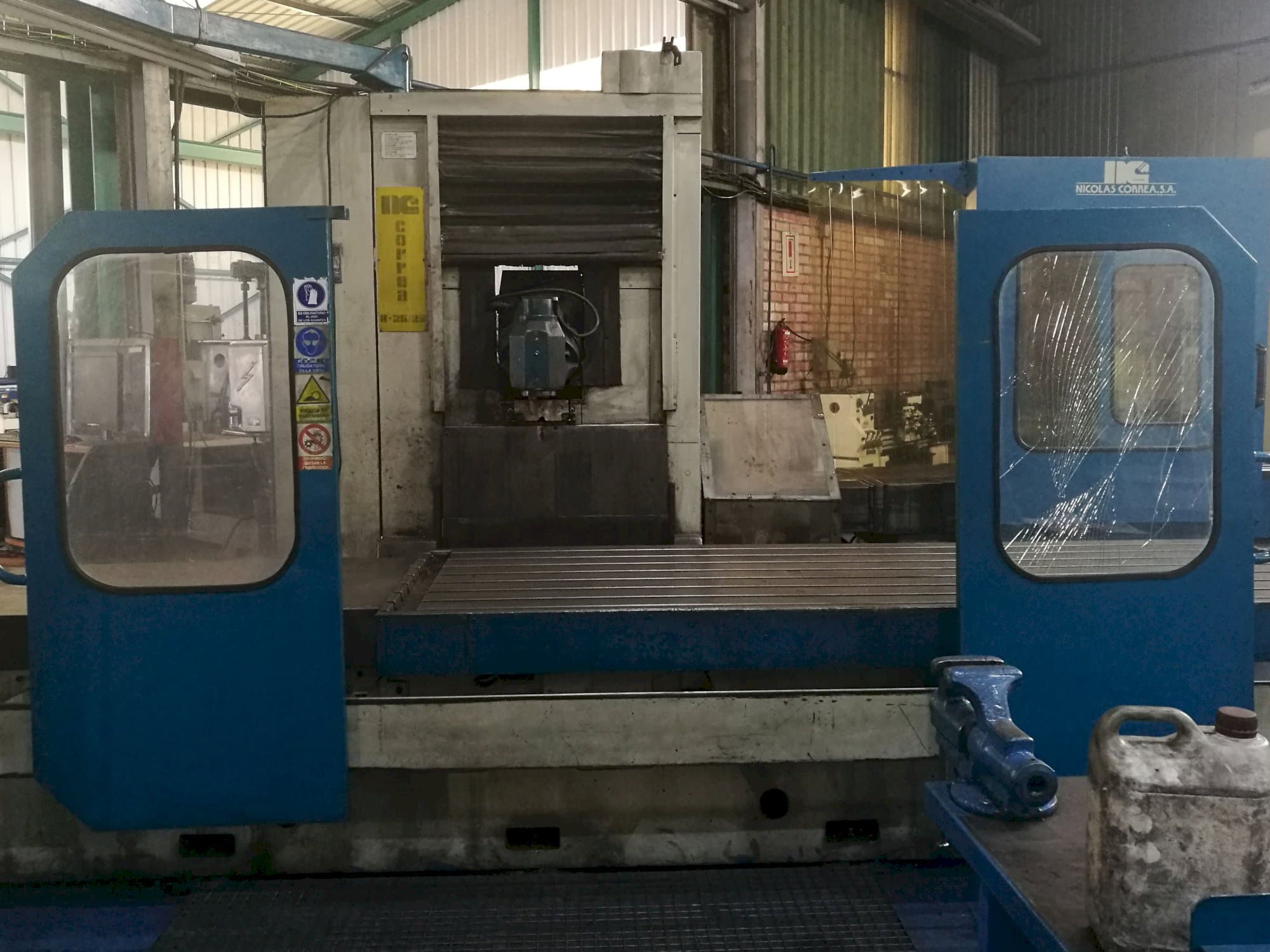 Koneen  Correa etunäkymä A25-25